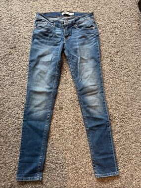 Levi's Women's Mid-Blue Skinny Jeans